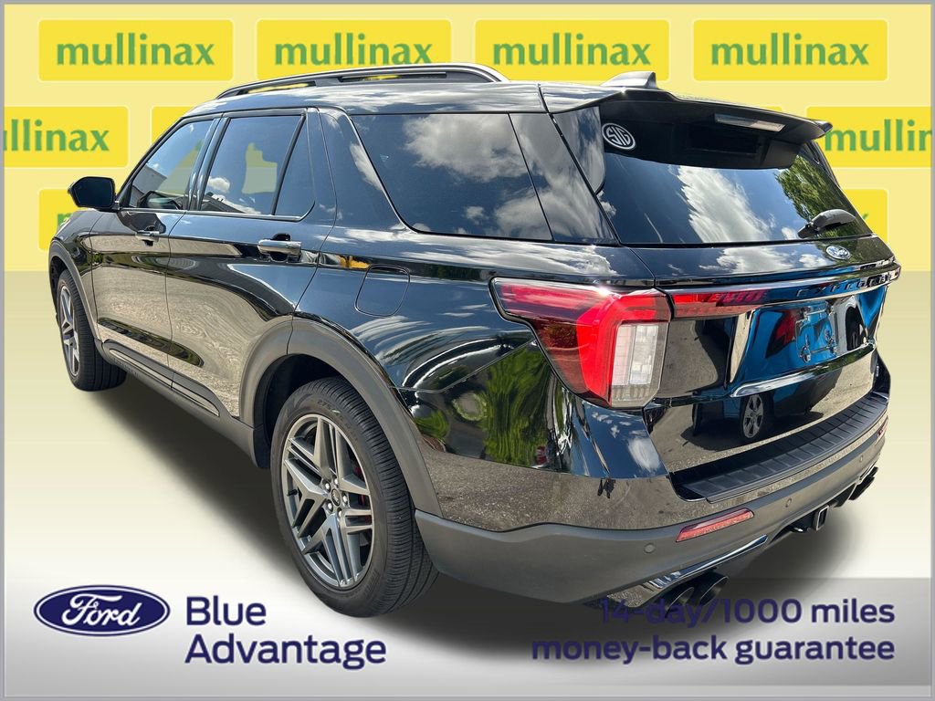 Used 2025 Ford Explorer ST image 3