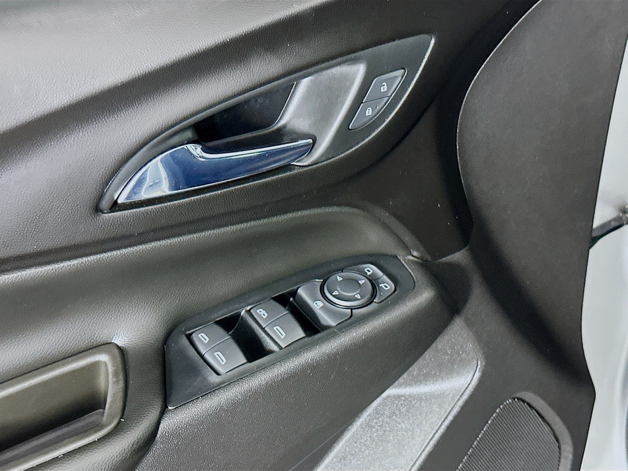Used 2018 Chevrolet Equinox LT FWD image 15