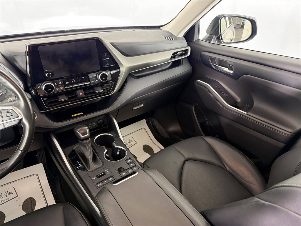 Used 2023 Toyota Highlander L image 20