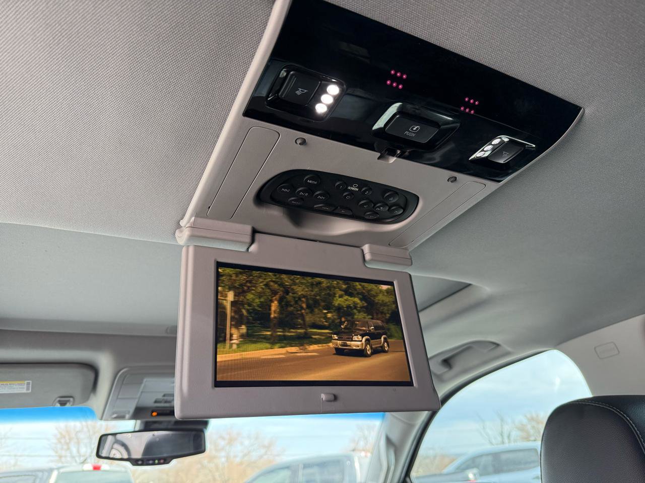 Used 2018 Chevrolet Suburban Premier image 18