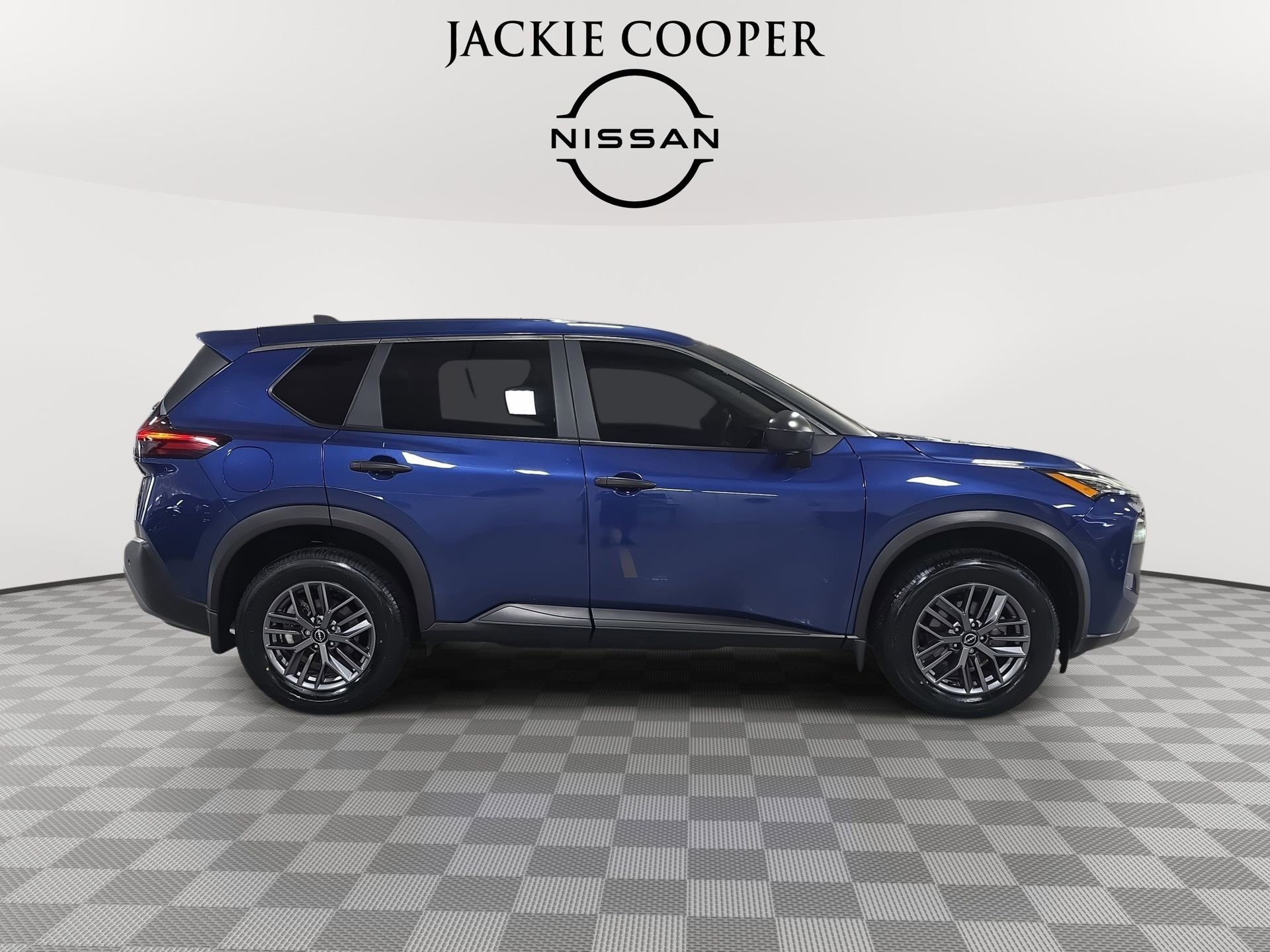 Used 2023 Nissan Rogue S image 4