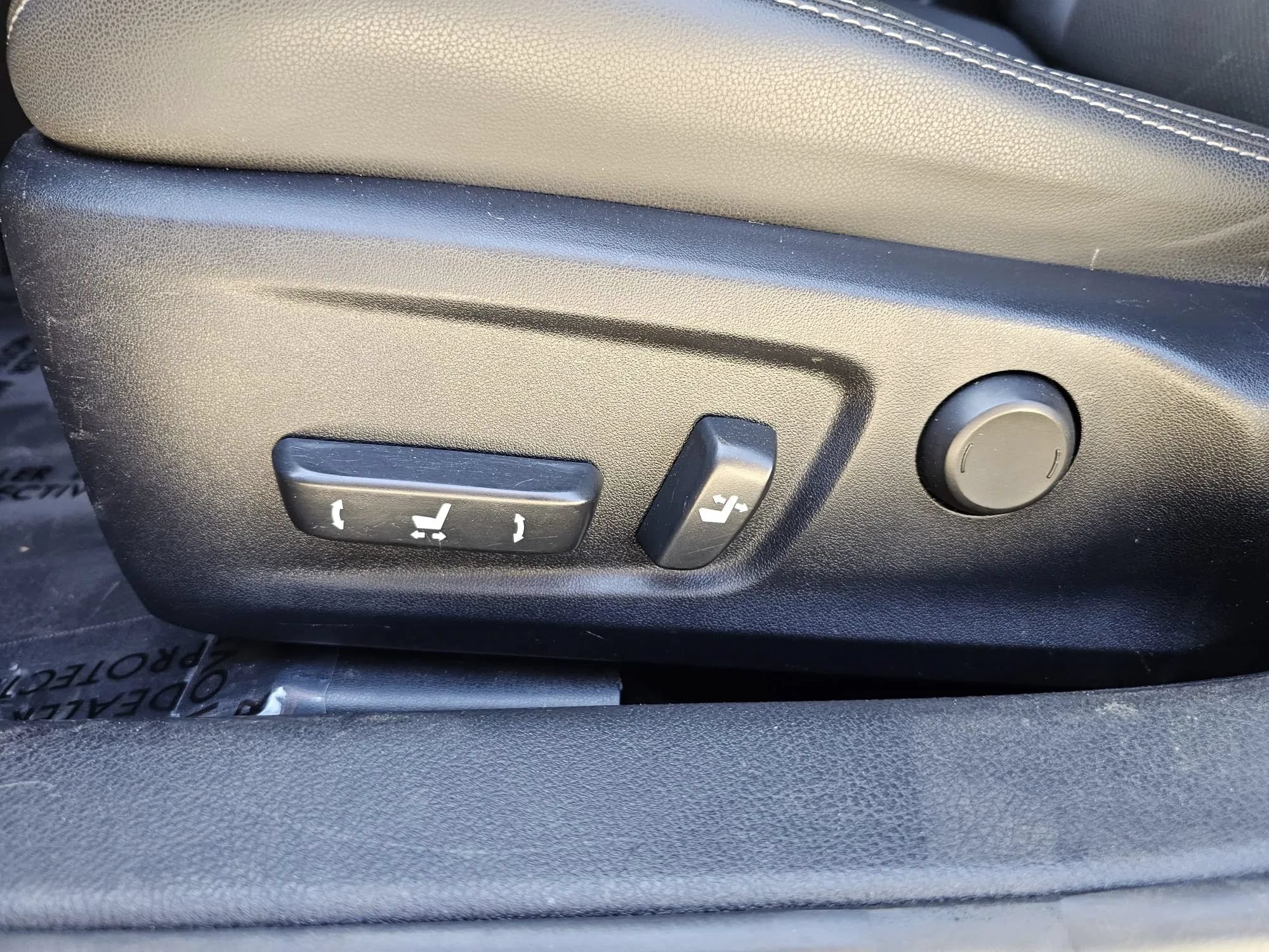 Used 2017 Lexus IS 200t w/ Navigation System Package RWD image 10