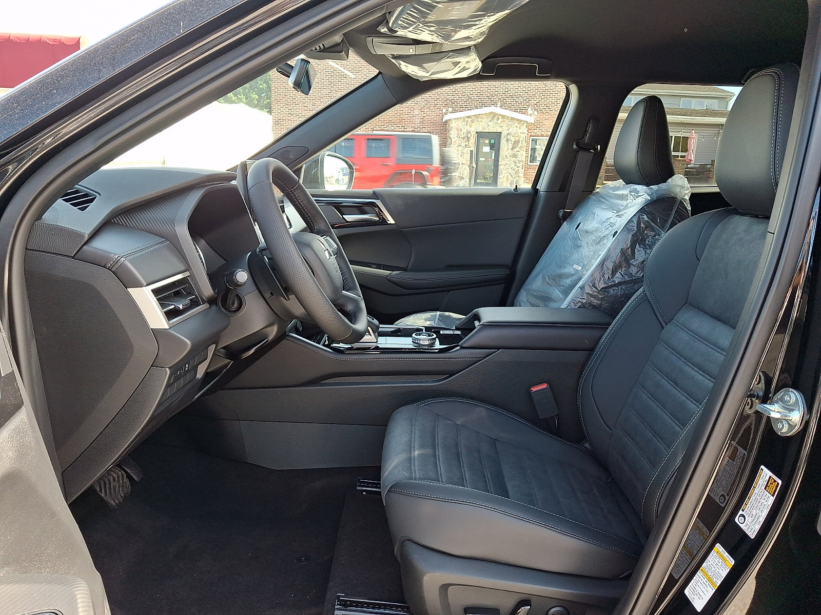 New 2026 Mitsubishi Outlander LE AWD/4WD image 11