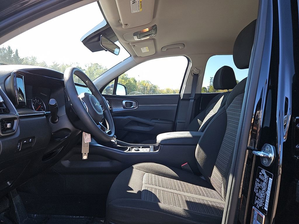 Used 2022 Kia Sorento LX image 14