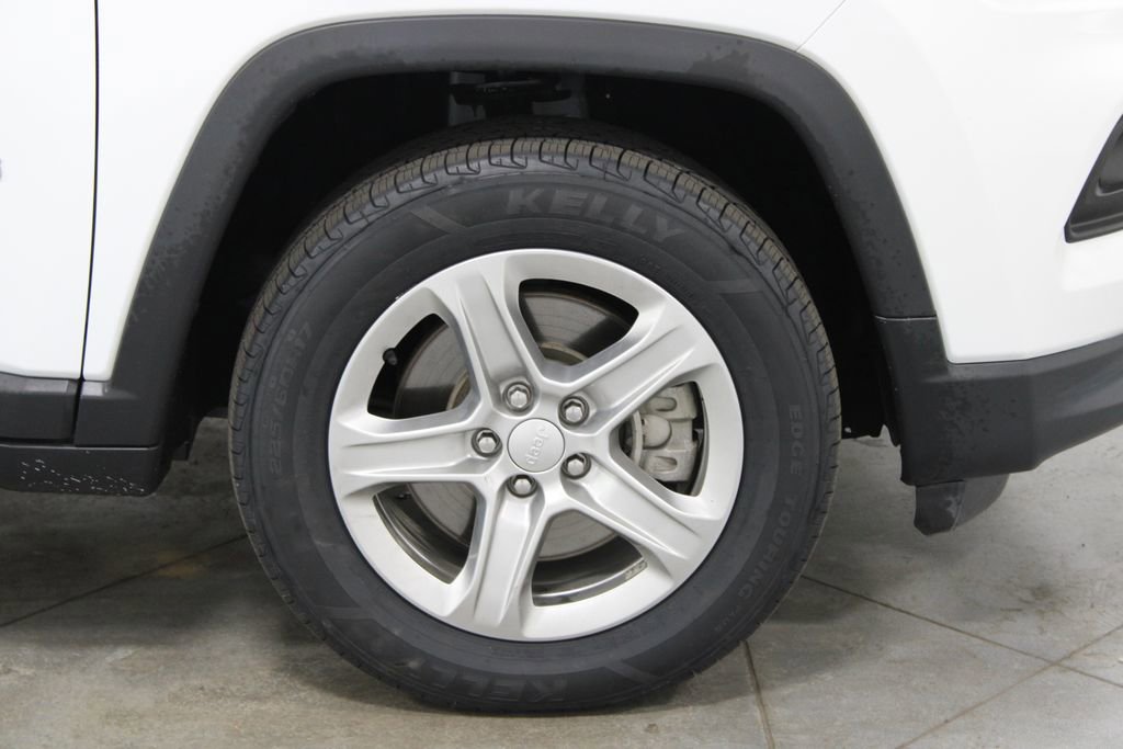 Used 2024 Jeep Compass Latitude image 12