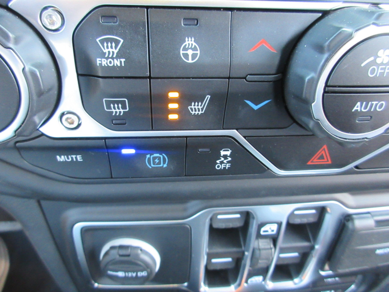 Used 2021 Jeep Wrangler Unlimited Sahara w/ Cold Weather Group image 12