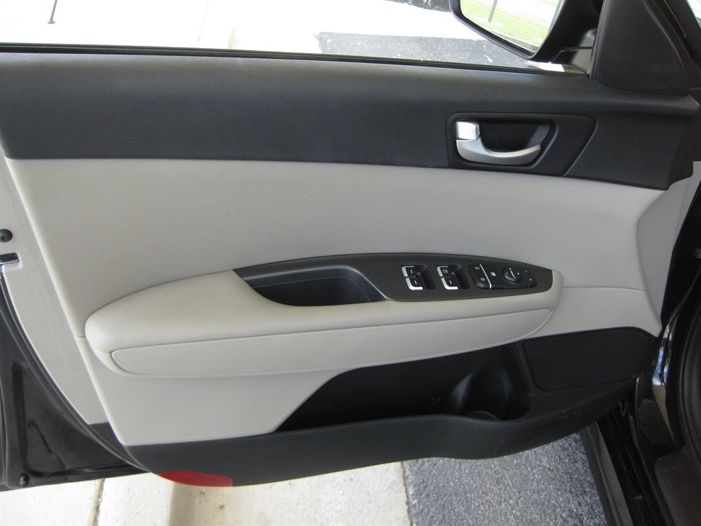 Used 2016 Kia Optima LX FWD image 9