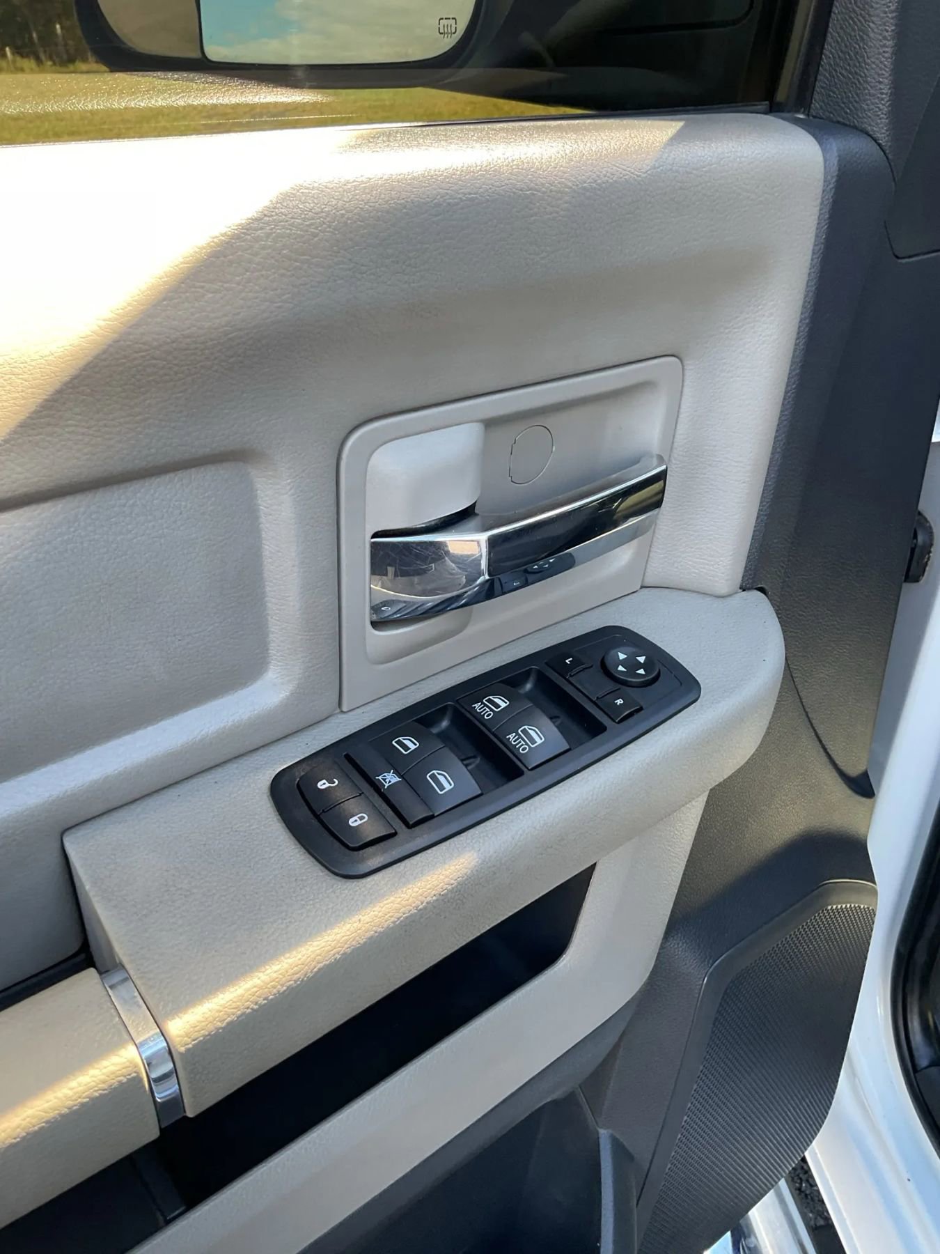 Used 2010 Dodge Ram 2500 Truck SLT image 18