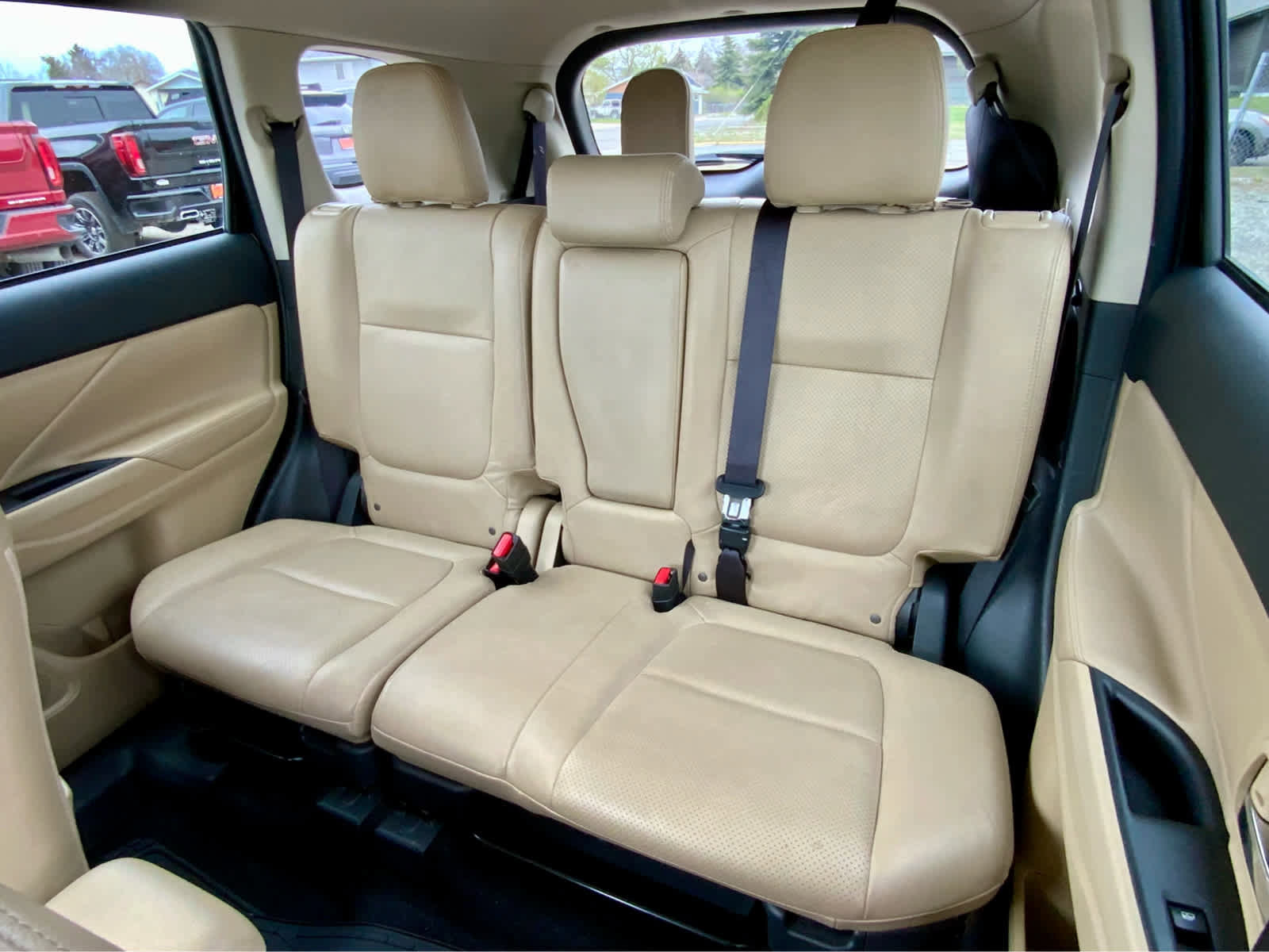 Used 2018 Mitsubishi Outlander SEL AWD/4WD image 23