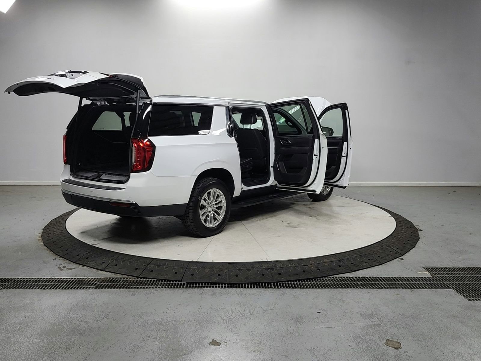 Used 2024 GMC Yukon XL SLT image 15