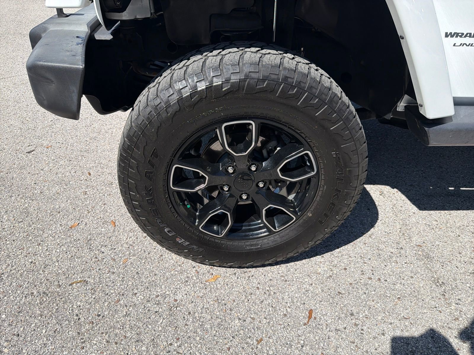 Used 2018 Jeep Wrangler Unlimited Sahara AWD/4WD image 11