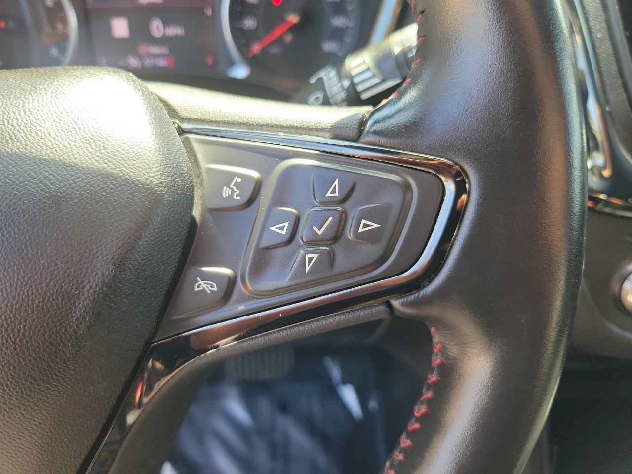 Certified 2022 Chevrolet Equinox RS w/ Infotainment Package FWD image 21