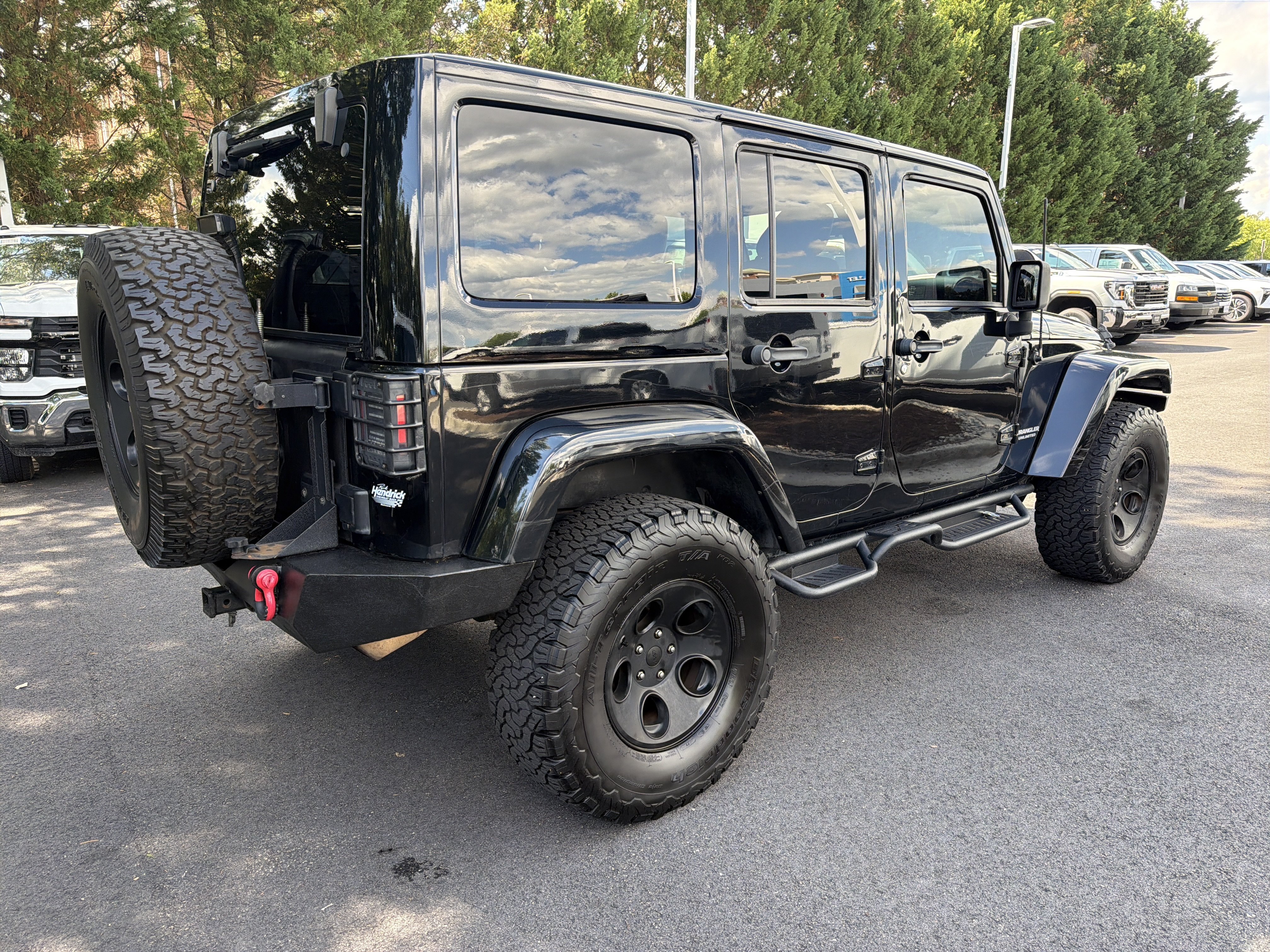 Used 2012 Jeep Wrangler Unlimited Sahara AWD/4WD image 10