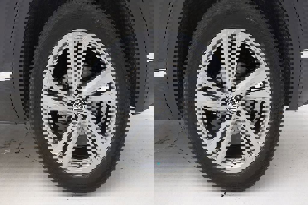 Used 2024 Volkswagen Atlas Cross Sport SEL R-Line image 10