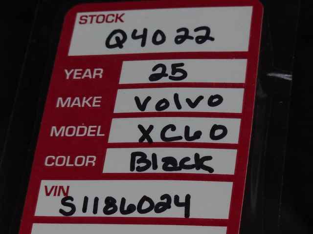 Certified 2025 Volvo XC60 B5 Core image 36