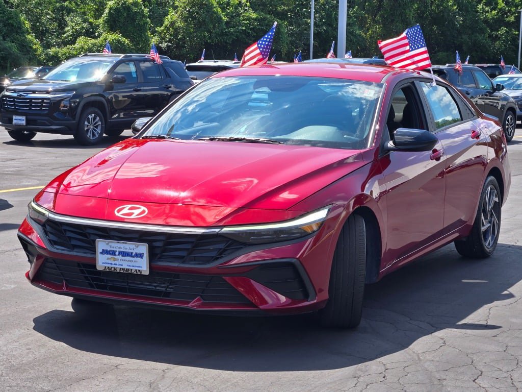 Used 2025 Hyundai Elantra Sport w/ Cargo Package FWD image 5