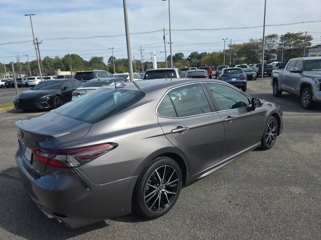 Used 2024 Toyota Camry SE FWD image 4
