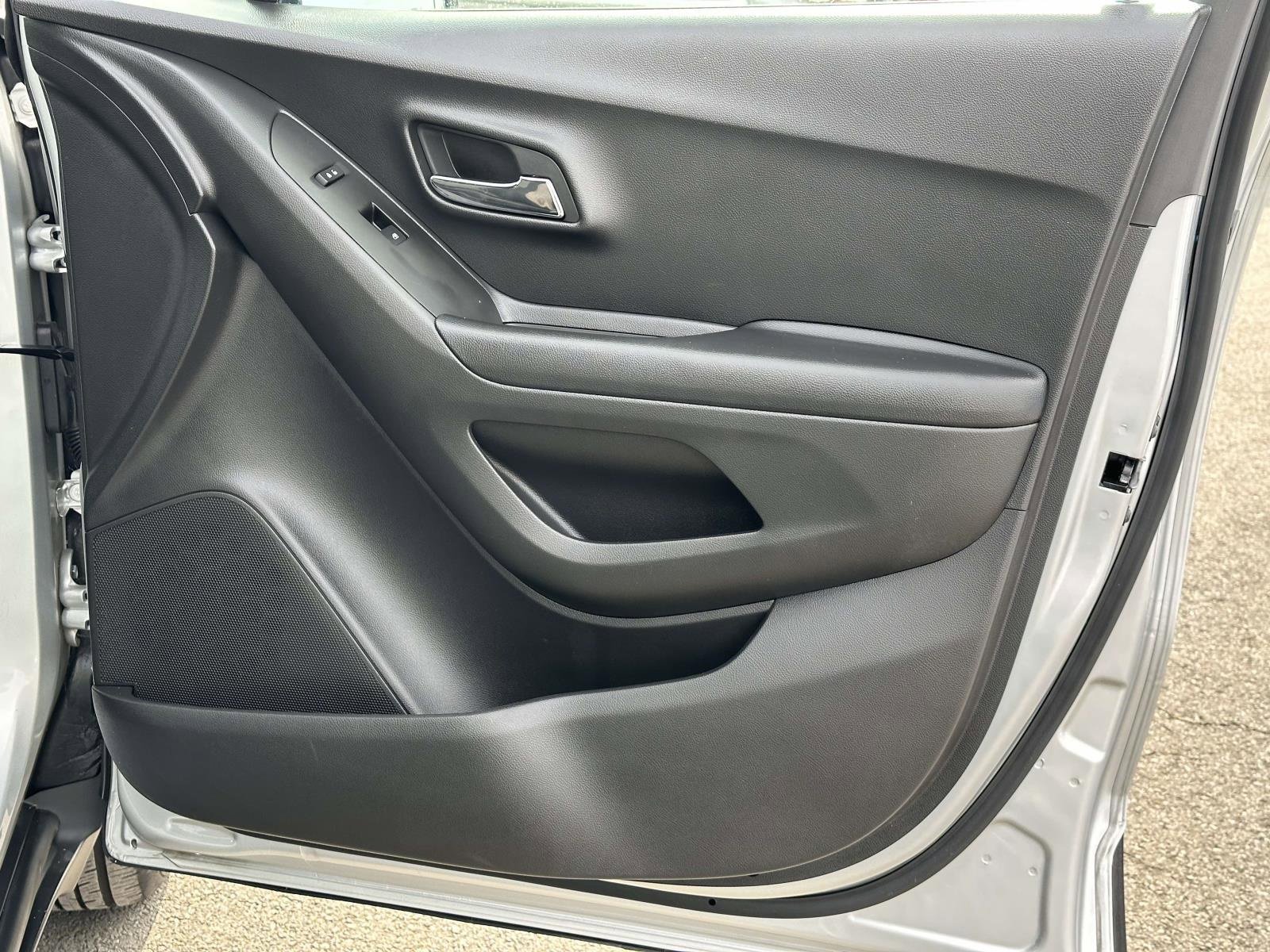 Used 2022 Chevrolet Trax LS w/ Tint and Cruise Package image 27