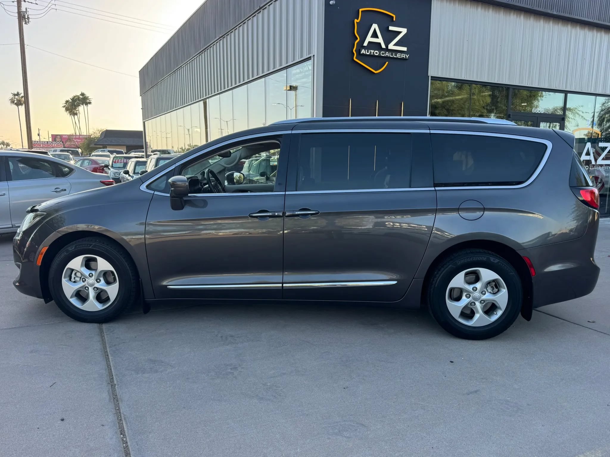 Used 2017 Chrysler Pacifica Touring-L Plus FWD image 9
