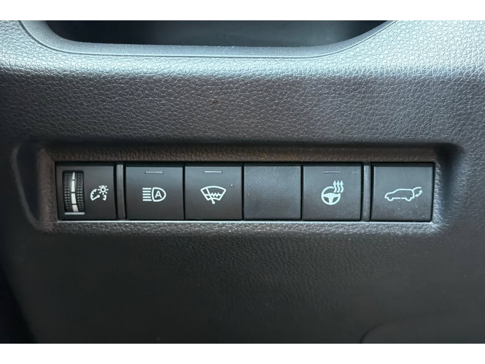 Used 2019 Toyota RAV4 XLE AWD/4WD image 31