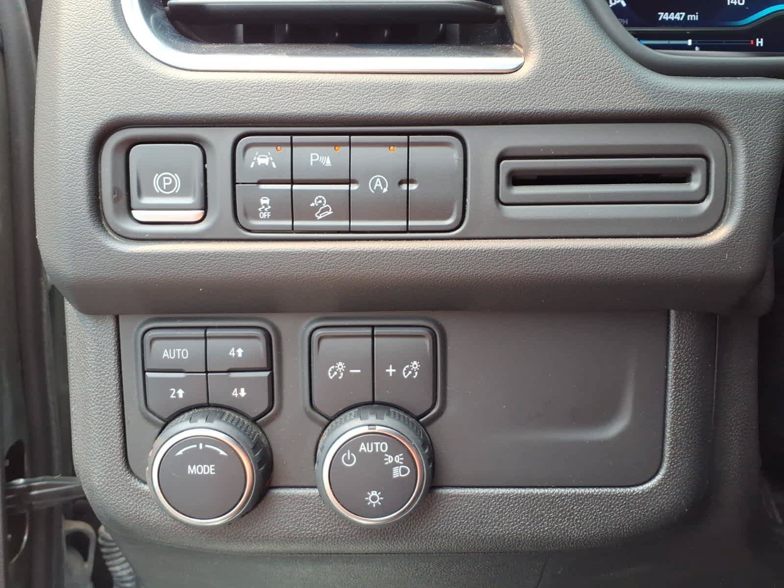 Used 2023 Chevrolet Suburban Premier AWD/4WD image 11