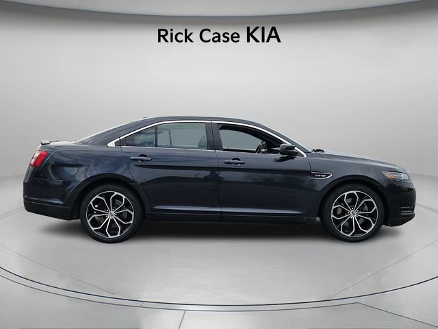 Used 2017 Ford Taurus SHO image 4