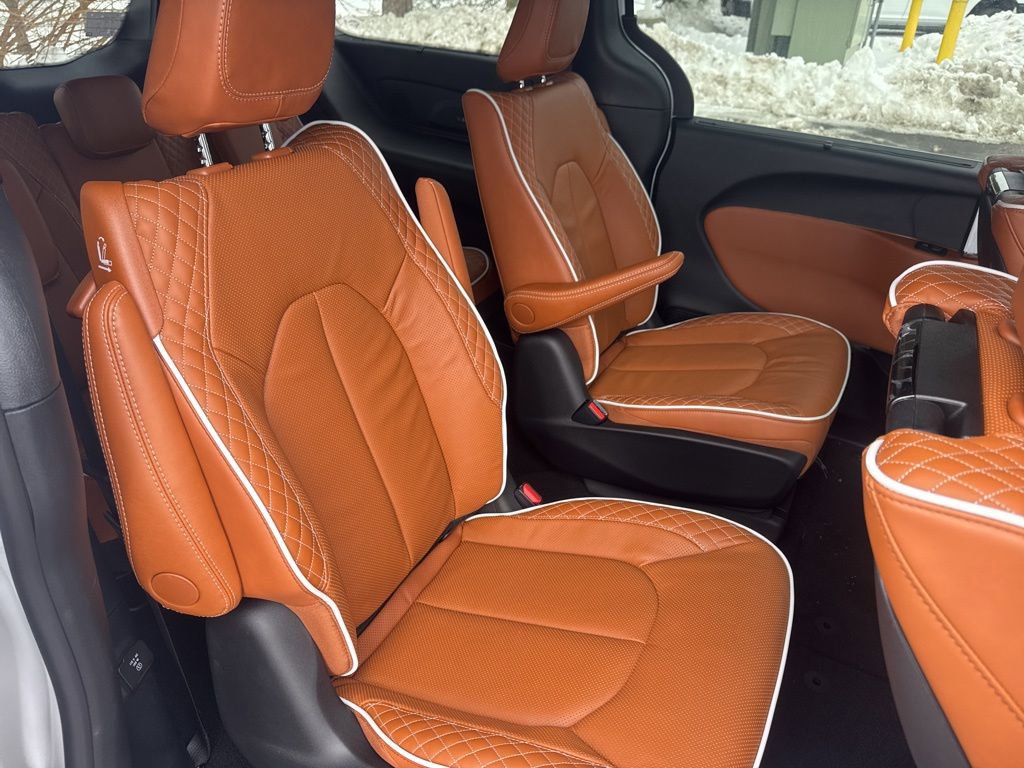 New 2026 Chrysler Pacifica Pinnacle image 48