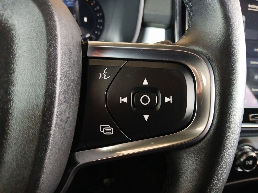 Used 2024 Volvo XC40 B5 Core AWD/4WD image 19