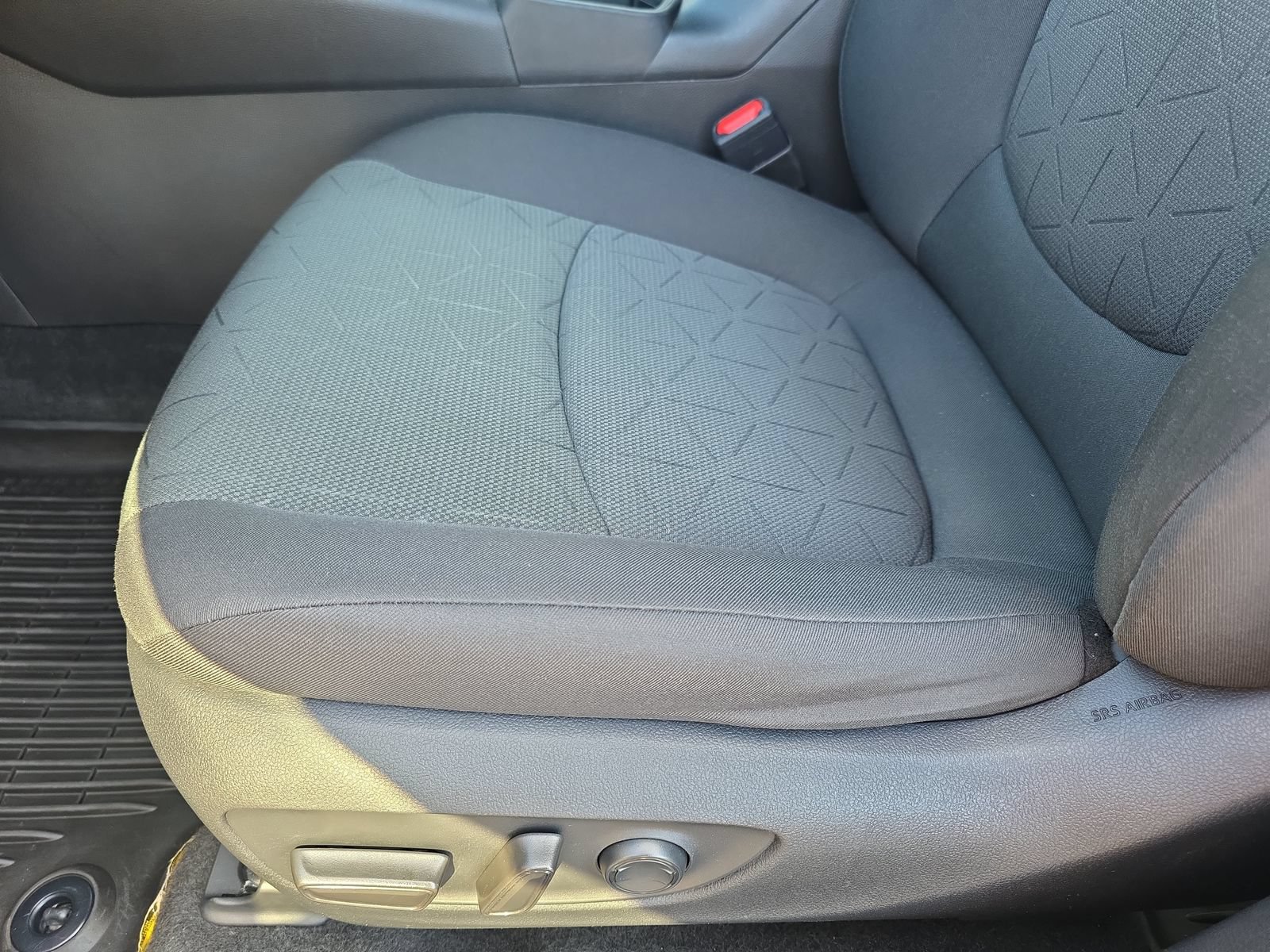 Used 2022 Toyota RAV4 XLE FWD image 27