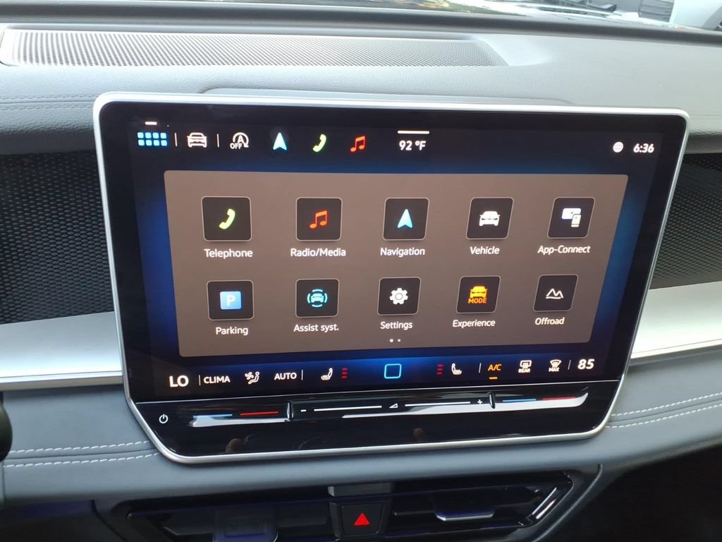 Used 2025 Volkswagen Tiguan SE R-Line AWD/4WD image 27