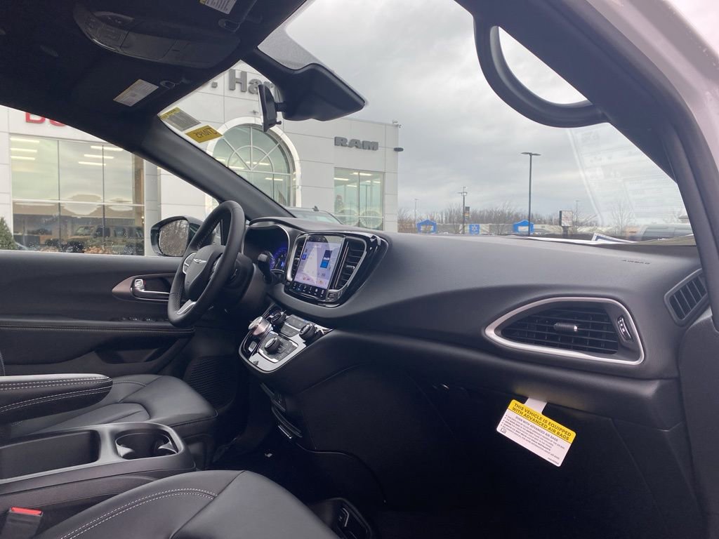 New 2026 Chrysler Voyager LX image 8