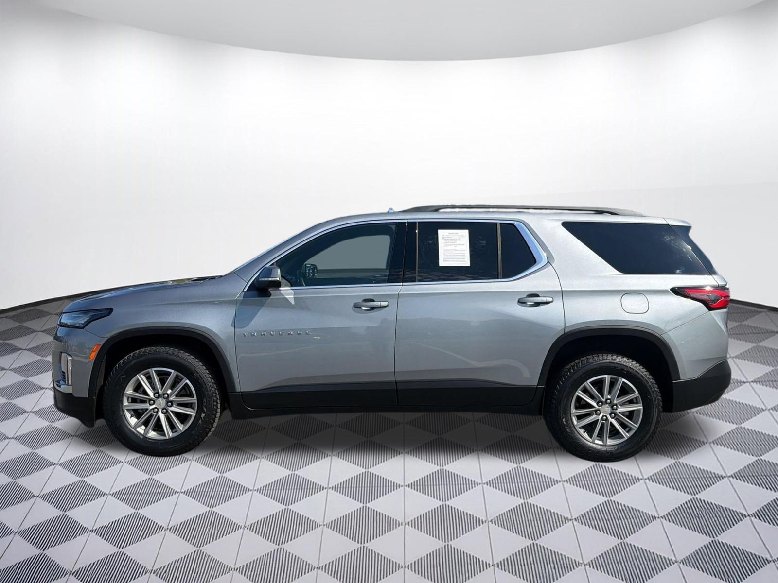Used 2023 Chevrolet Traverse LT w/ LPO, Floor Liner Package AWD/4WD image 2