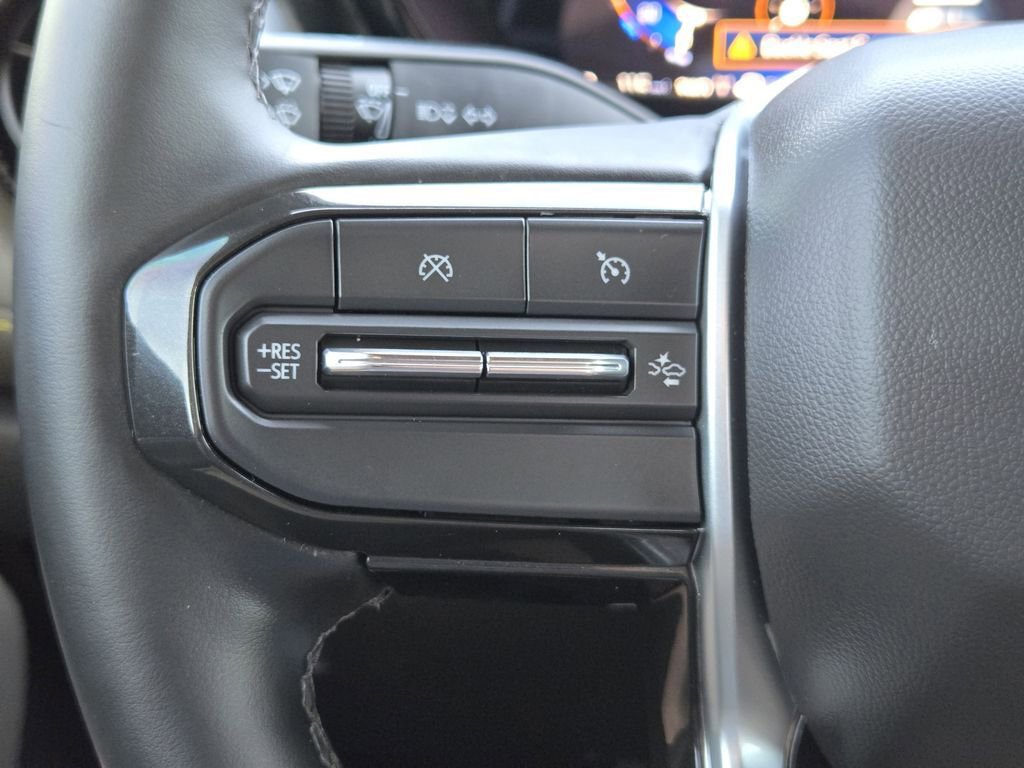 Used 2025 Chevrolet Colorado ZR2 w/ Technology Package AWD/4WD image 30