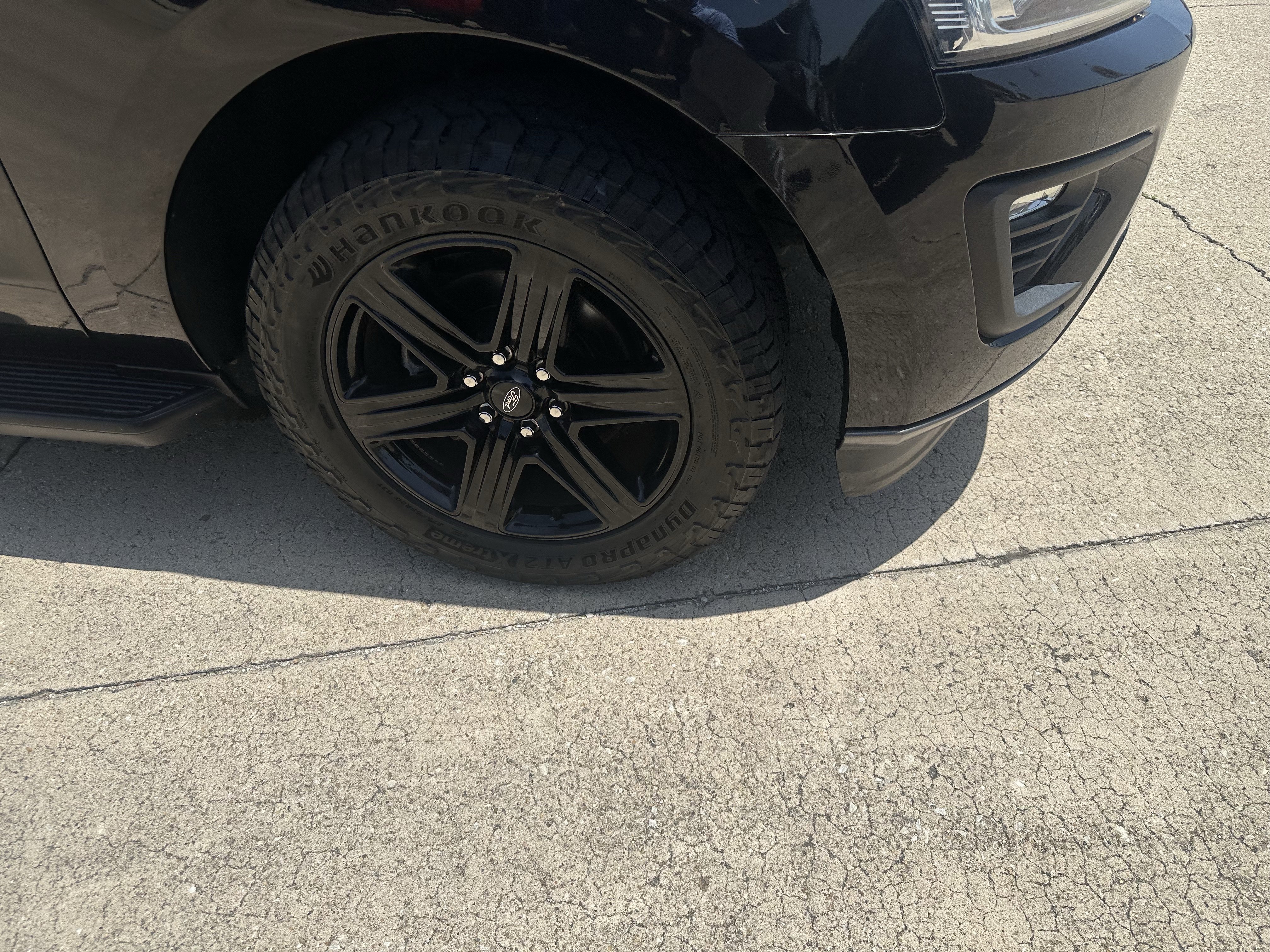 Used 2021 Ford Expedition XLT w/ Black Accent Package AWD/4WD image 2