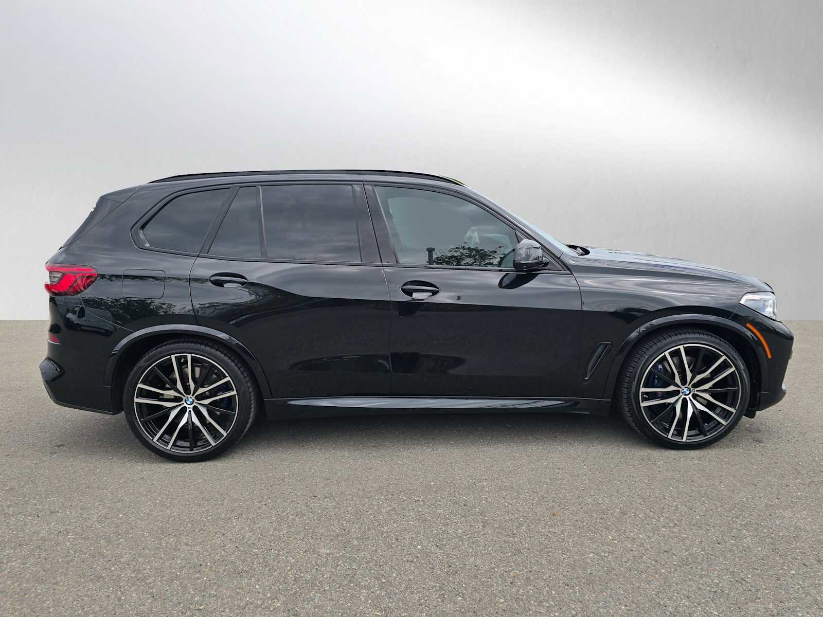 Used 2020 BMW X5 M50i w/ Executive Package image 2