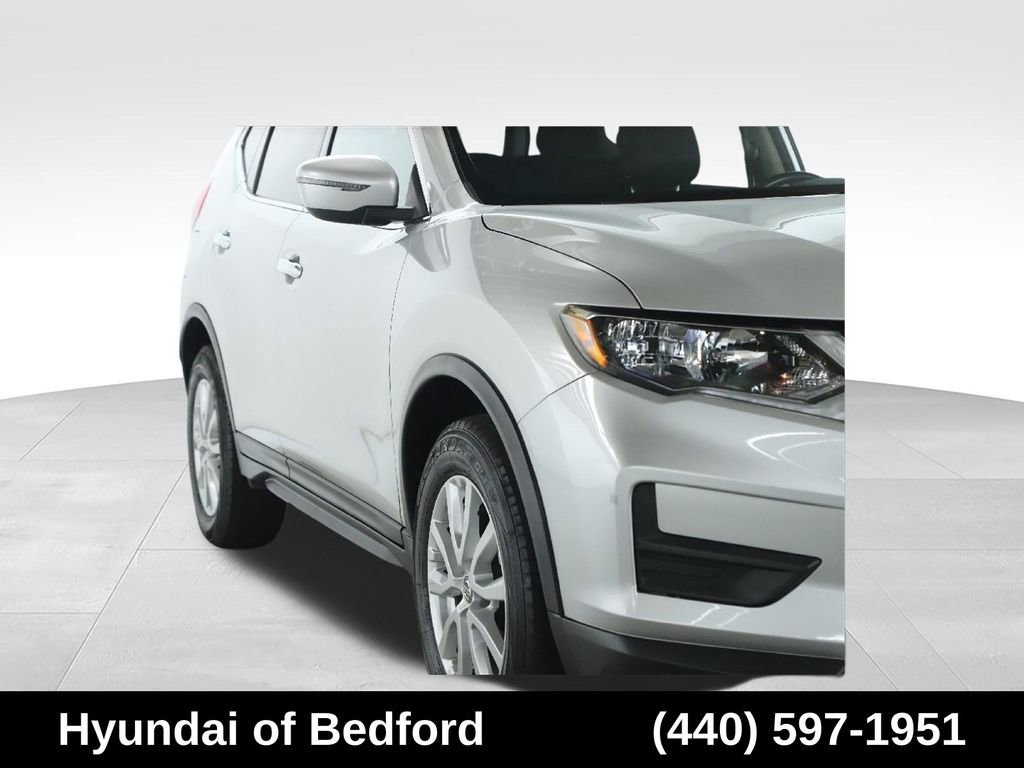 Used 2020 Nissan Rogue S w/ Special Edition Package FWD image 9