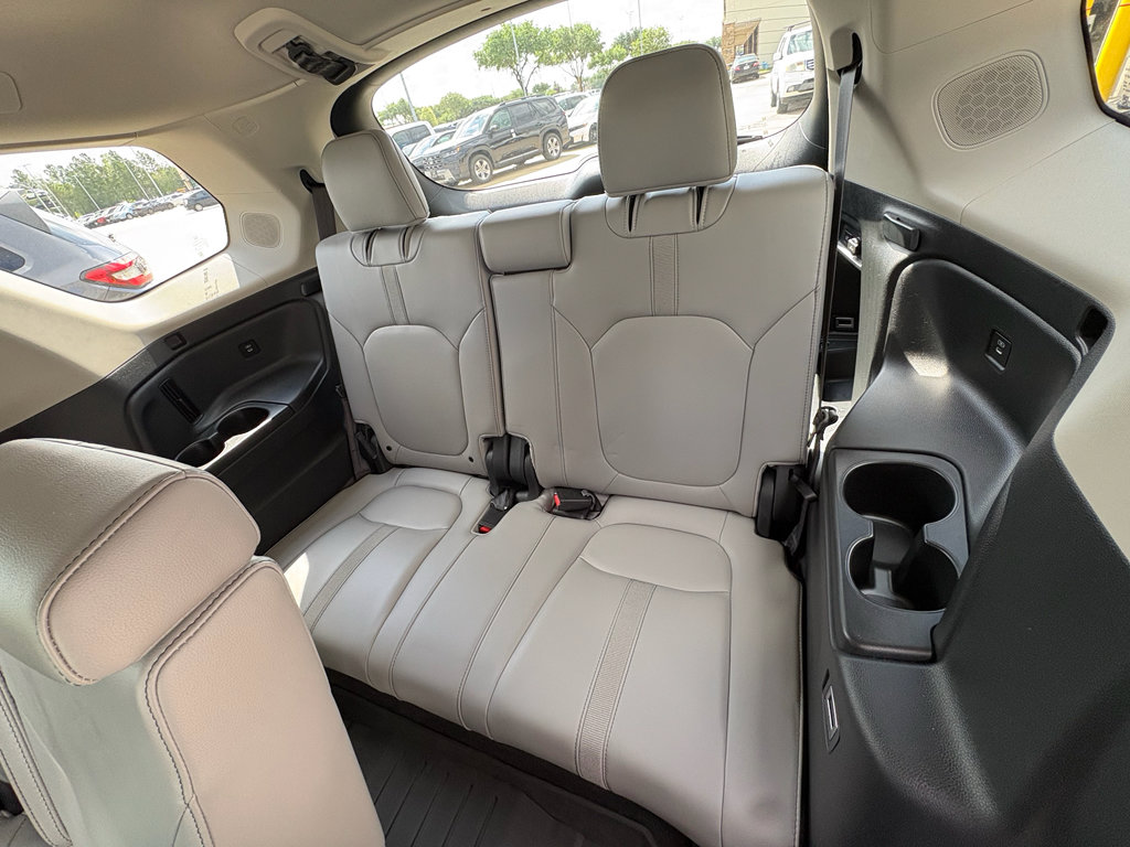 Certified 2024 Honda Pilot Touring image 28