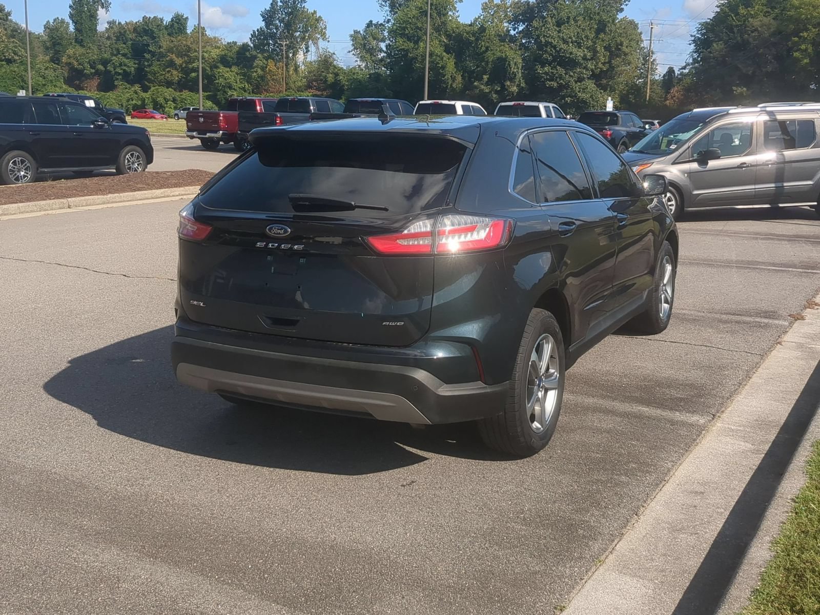 Used 2022 Ford Edge SEL w/ Convenience Package AWD/4WD image 3