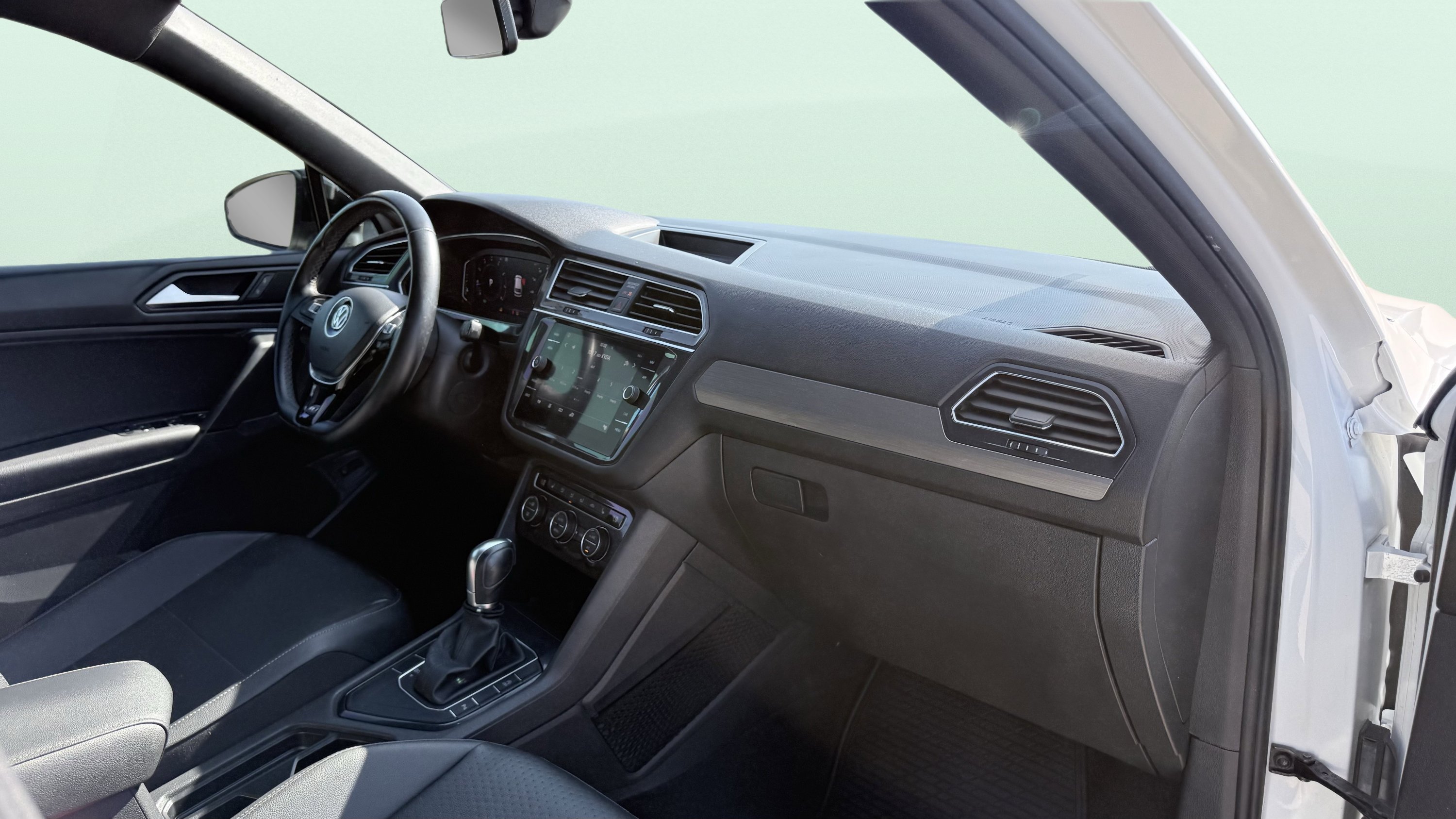 Used 2019 Volkswagen Tiguan SEL R-Line FWD image 52