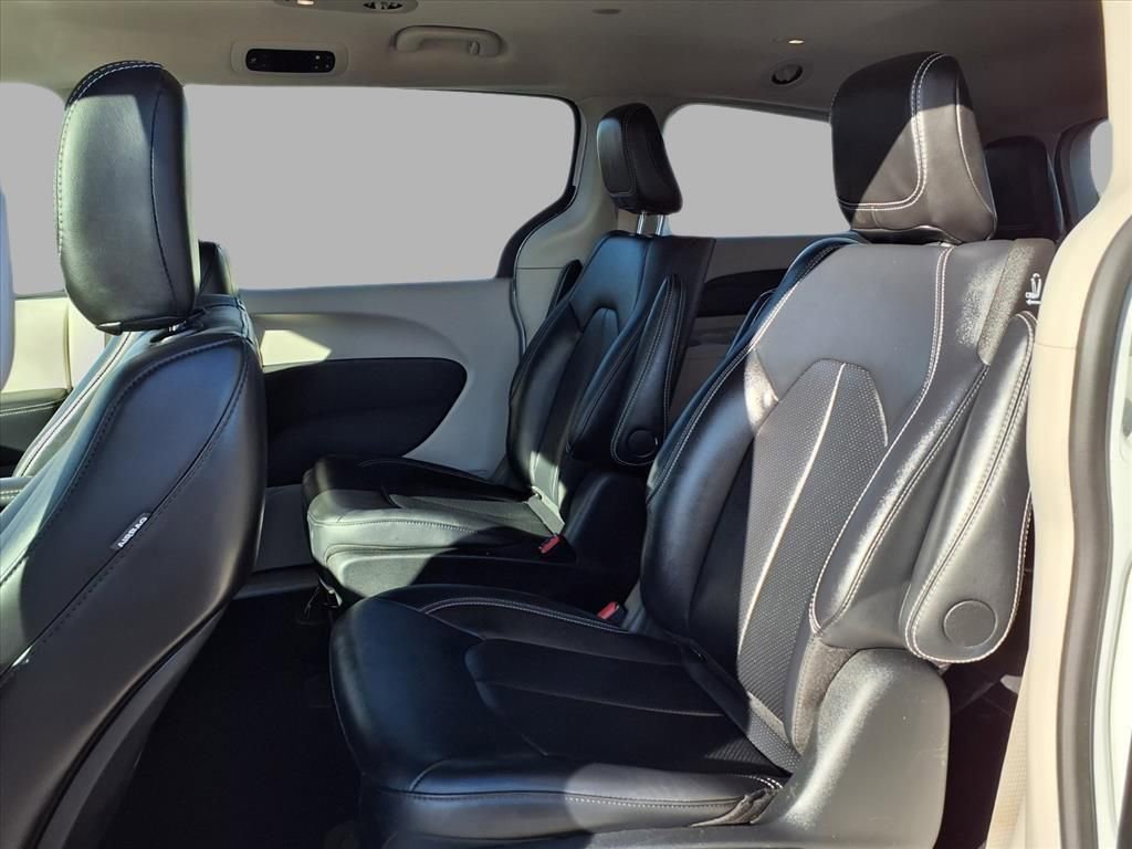 Used 2024 Chrysler Pacifica Select image 25