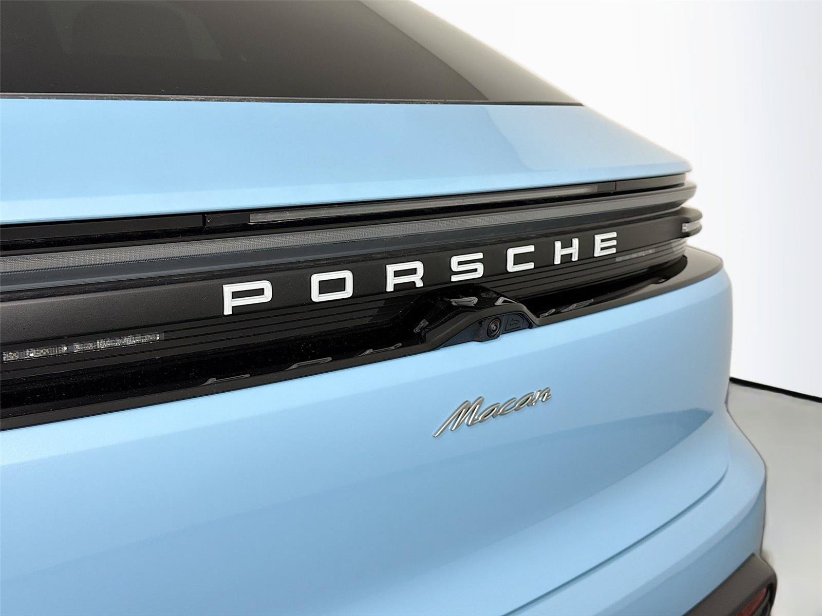 Certified 2026 Porsche Macan Electric RWD image 17