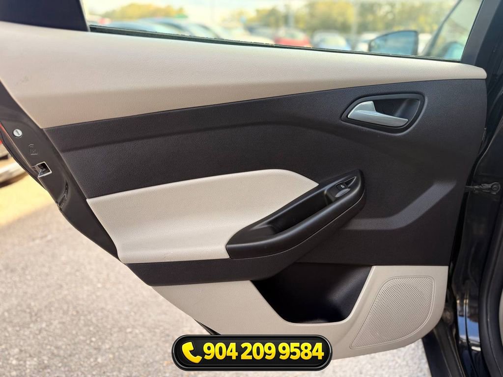 Used 2014 Ford Focus SE FWD image 24