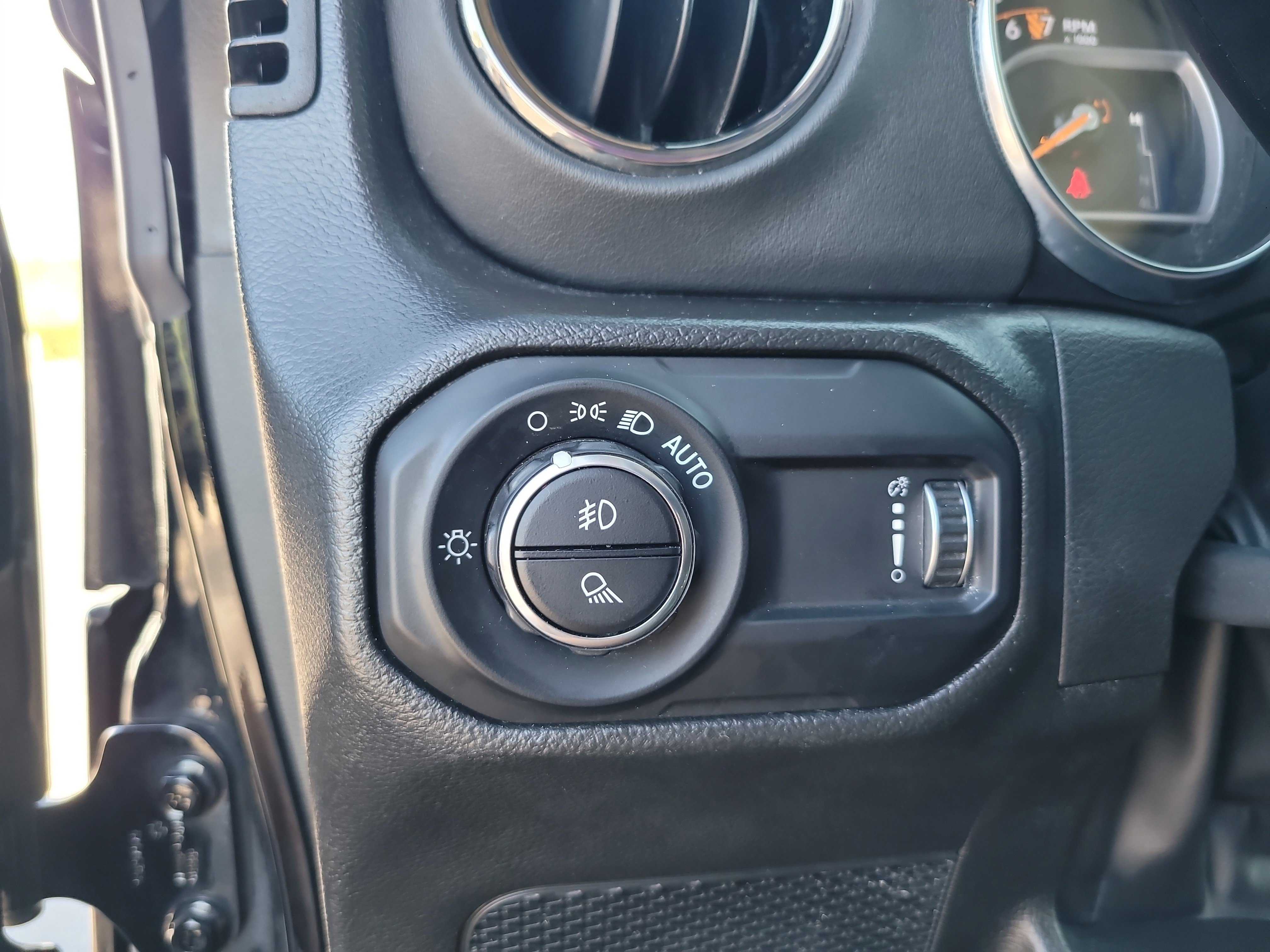 Used 2023 Jeep Gladiator Overland image 30