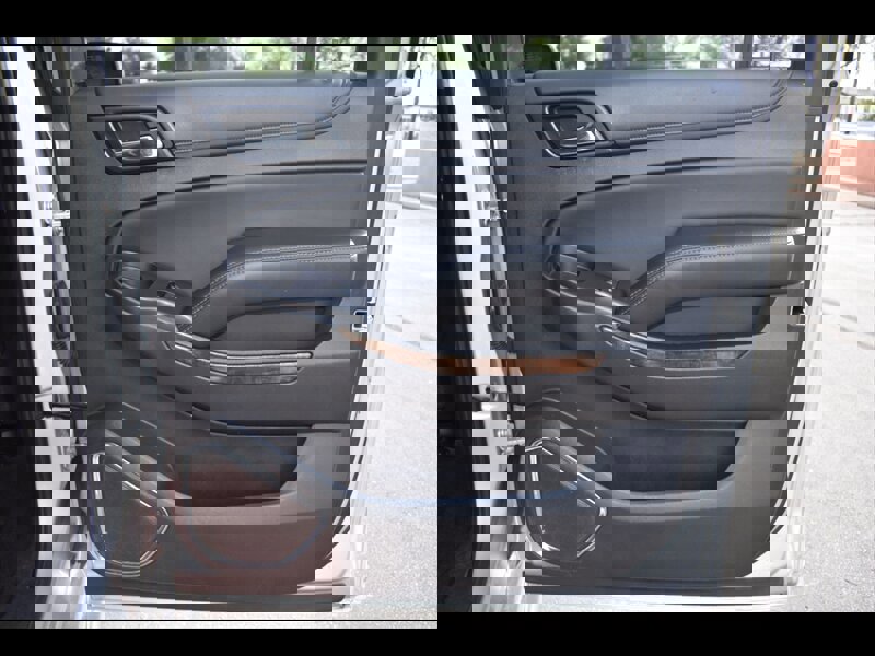 Used 2016 Chevrolet Suburban LT w/ Luxury Package RWD image 29