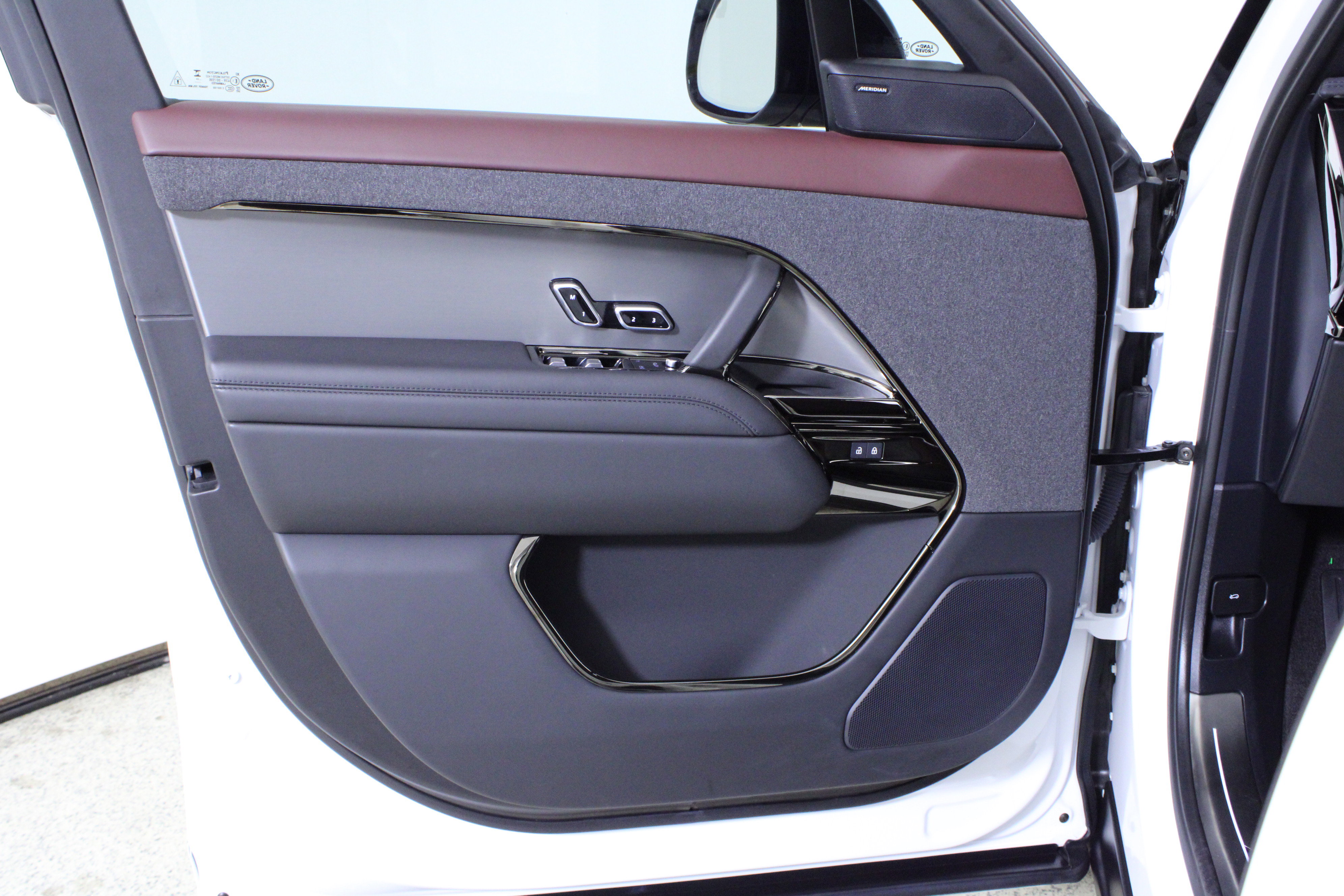 Used 2025 Land Rover Range Rover Sport Dynamic SE AWD/4WD image 19