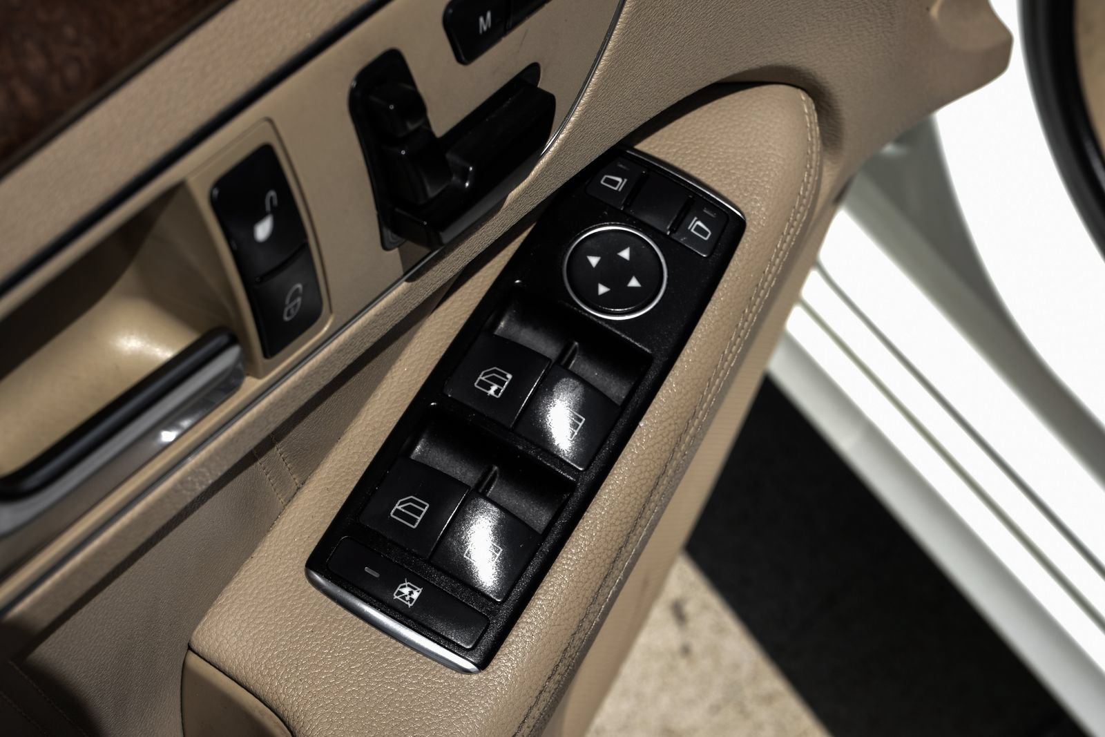 Used 2012 Mercedes-Benz E 350 Sedan image 39