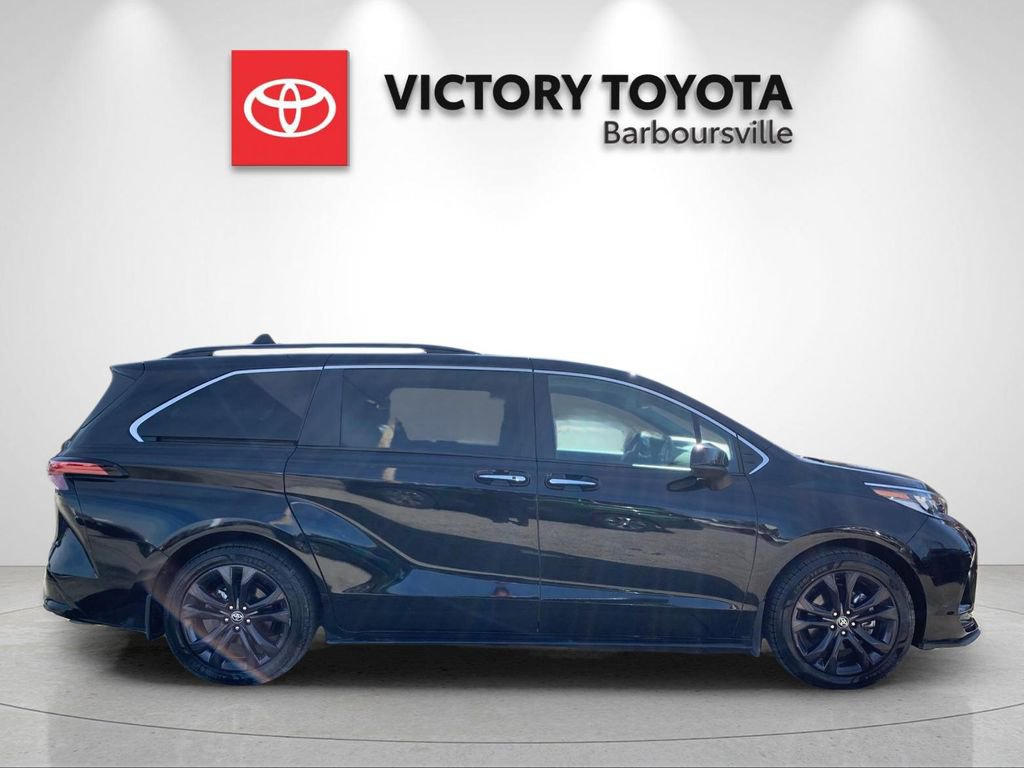 Used 2024 Toyota Sienna XSE w/ XSE Plus Package image 6