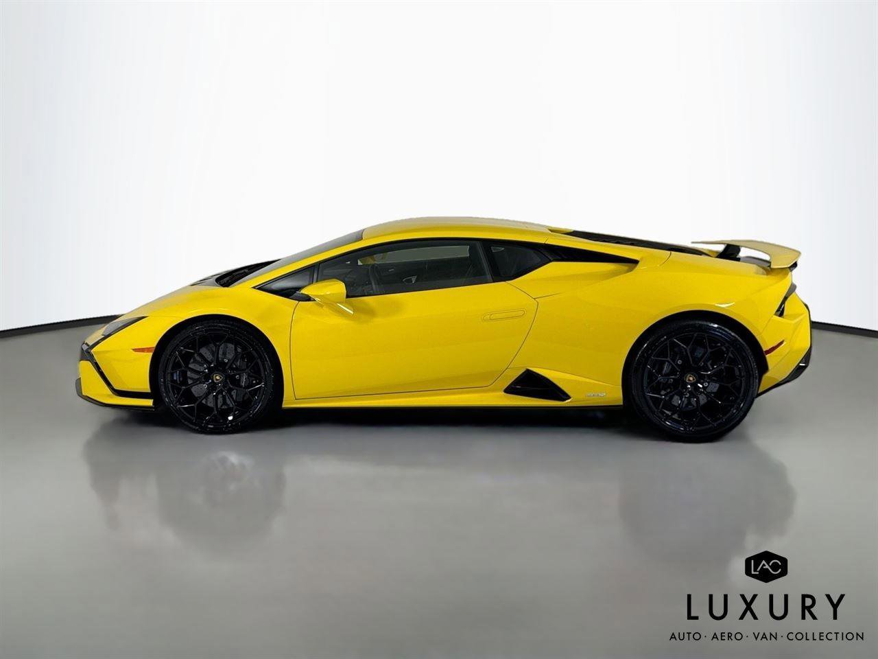 Used 2024 Lamborghini Huracan Tecnica RWD image 9