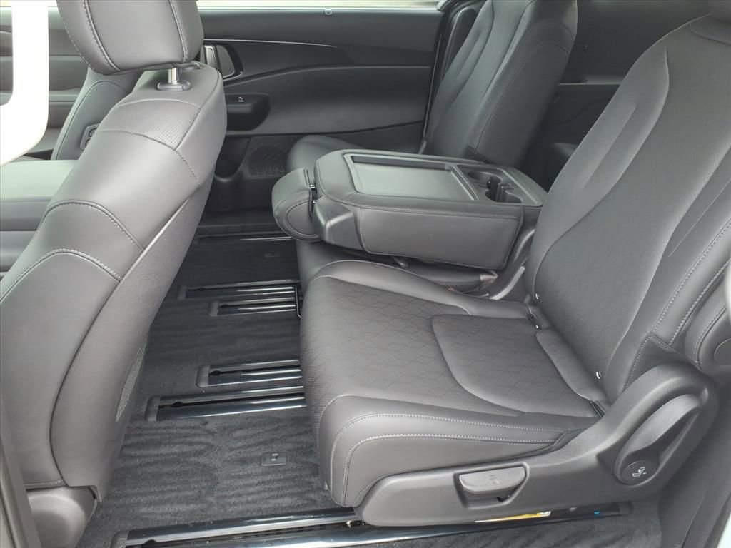 New 2026 Kia Carnival SX w/ SX Dark Edition Package image 7