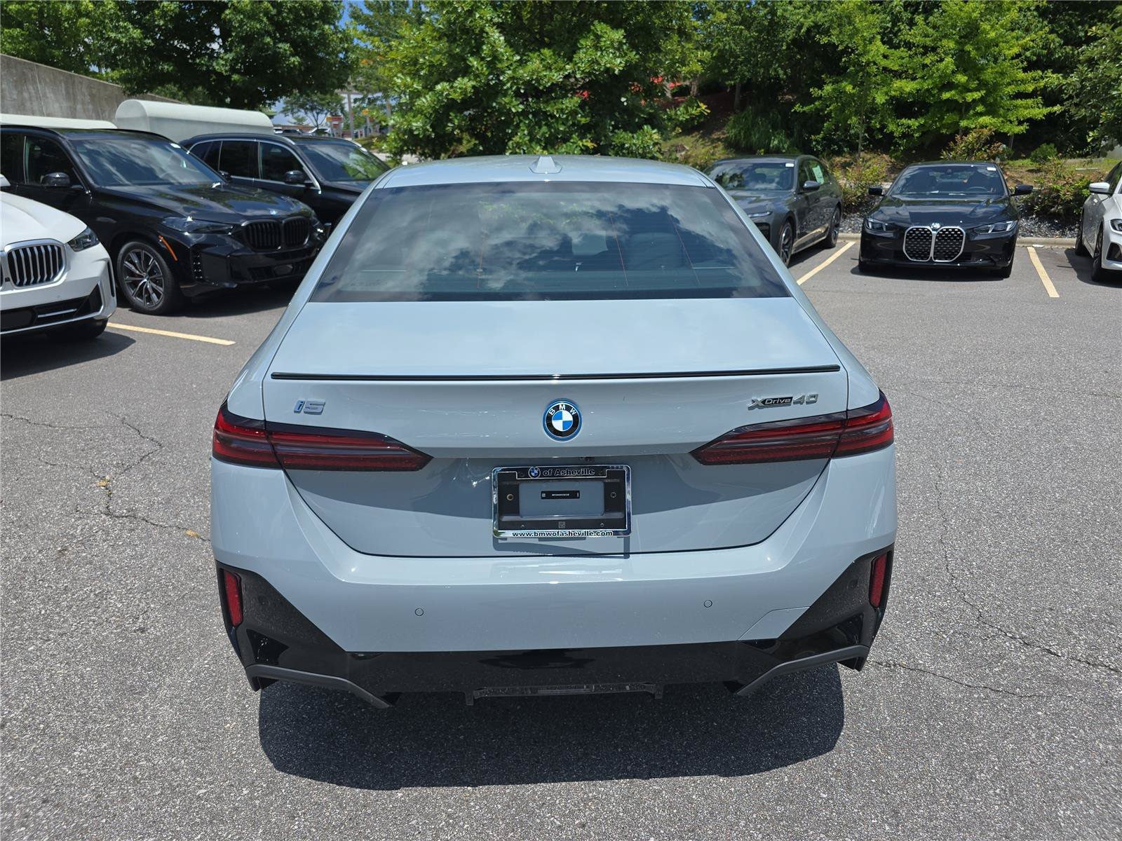 New 2027 BMW i5 xDrive40 w/ M Sport Package AWD/4WD image 4